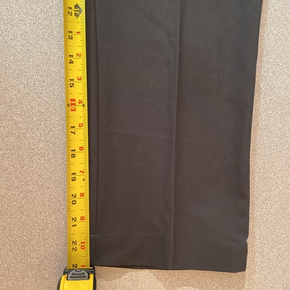 Adidas - Women’s Black Golf Capri pants. Size 8? - Picture 7 of 9